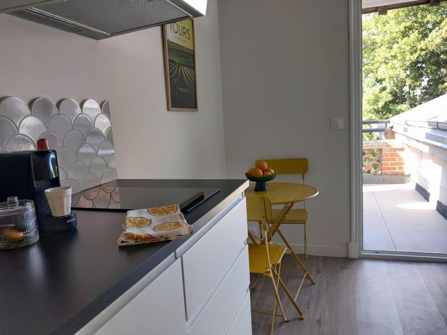 Bel Appart Renove Avec Terrasse Saint-Avertin Exterior photo